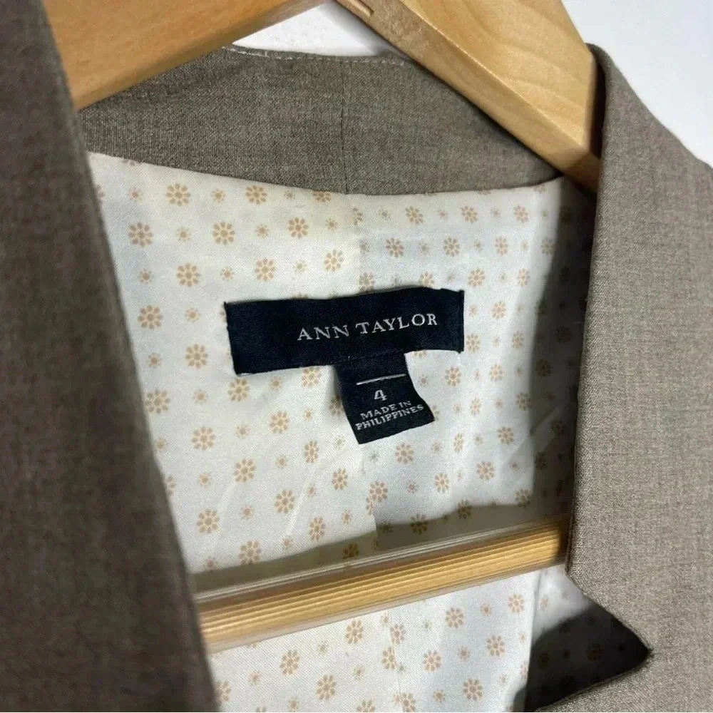 Ann Taylor Women’s One Button Blazer Jacket Size 4 Career